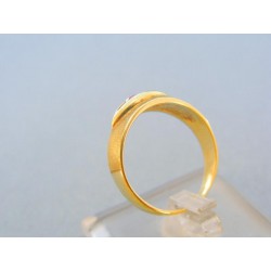Zlatý dámsky prsteň elegantný žlté zlato červený kamienok VP54376Z