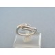 Krásny prsteň biele zlato kamienky VP56358B