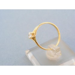 Jemný dámsky prsteň žlté zlato zirkón v korunke VP52179Za