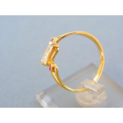 Pekný dámsky moderný prsteň žlté zlato zirkóny VP62228Za