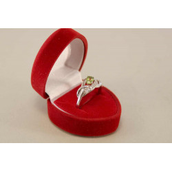 Strieborný dámsky prsteň s kameňom olivín VPS61368 925/1000 3,68g