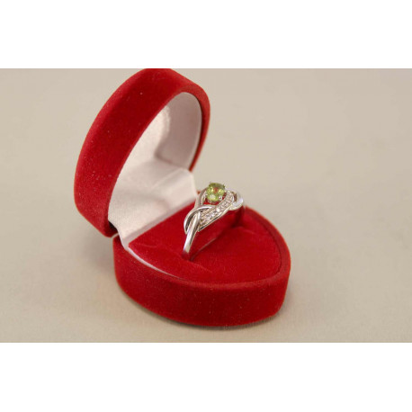 Strieborný dámsky prsteň s kameňom olivín VPS61368 925/1000 3,68g