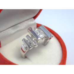 Ródiovaný dámsky strieborný prsteň číre zirkóny VPS52353 925/1000 3,53 g